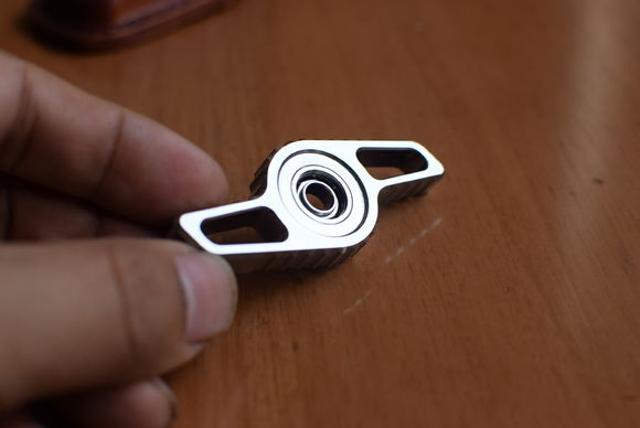 指尖陀螺怎样换轴,指尖陀螺如何更换中间的轴