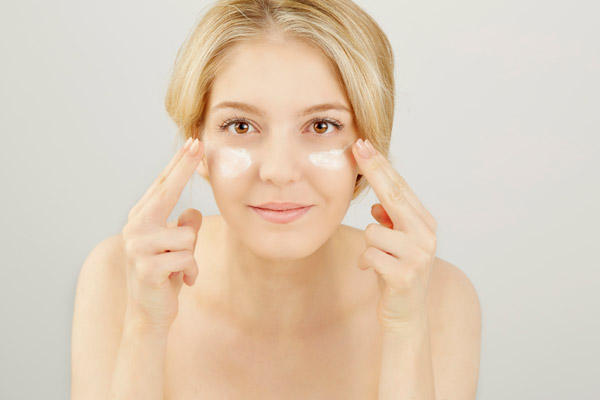 对抗眼纹的眼霜哪种好,对抗皱纹细纹眼霜有用吗