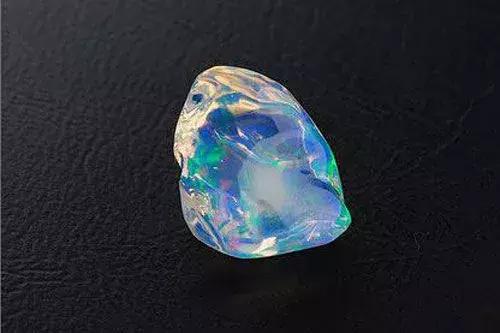 欧泊配什么颜色最好看,欧泊有什么颜色好看