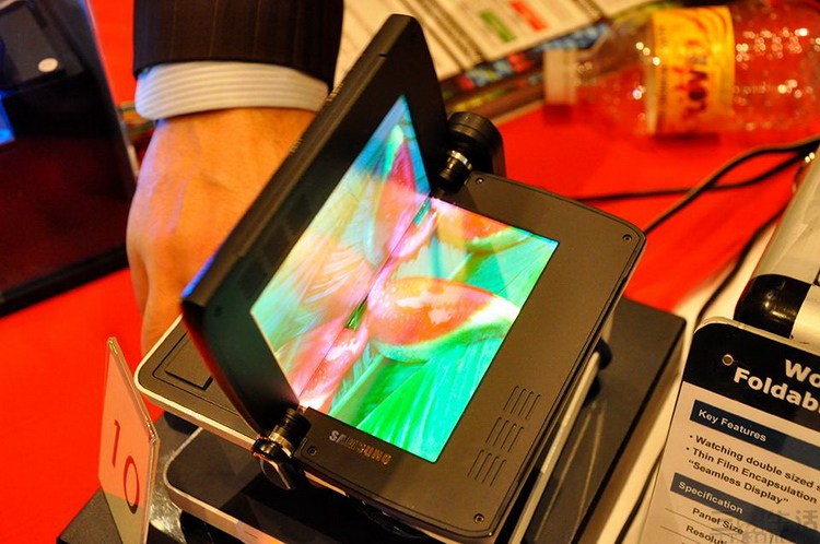 中兴推出新手机,中兴折叠屏最新的手机