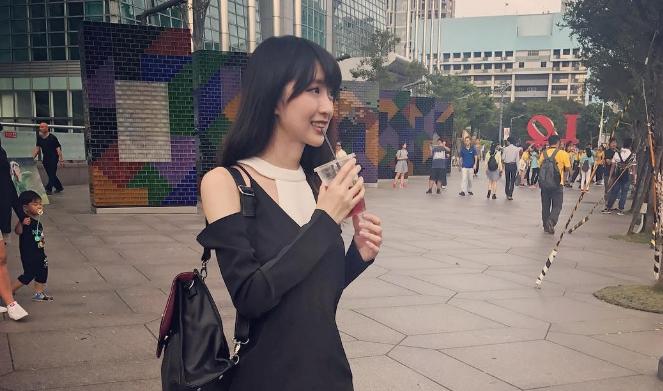 lpl英雄联盟官方职业联赛主持人,23年lol全球总决赛韩国女主持