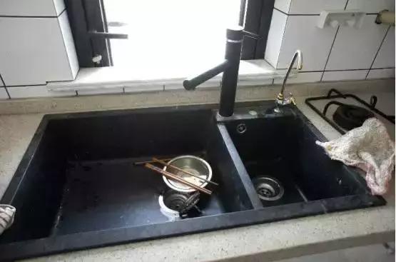 花了100块钱改造厨房,家里装修开关插座就花了三千多