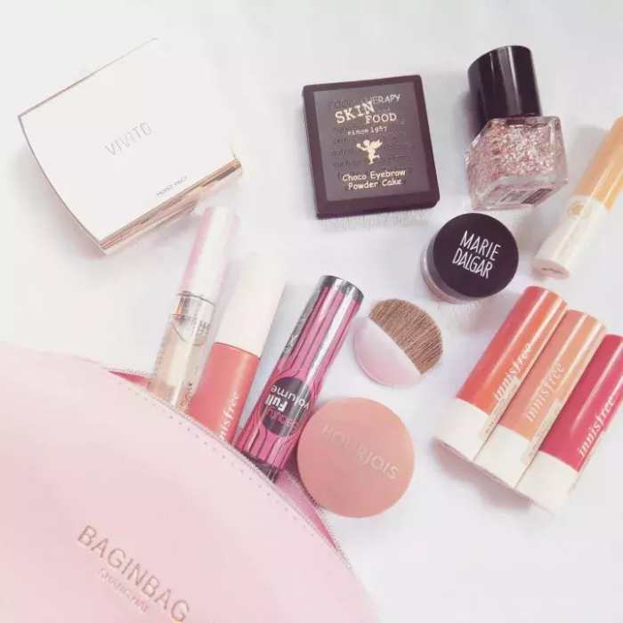 扬州妹纸们像你这种青春美少女，不光是化妆品，连收纳包也要漂亮