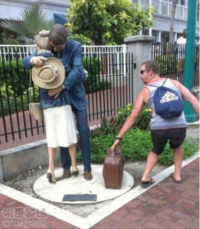 有个女的拍搞笑段子说话带方言,一个女孩拍的搞笑段子