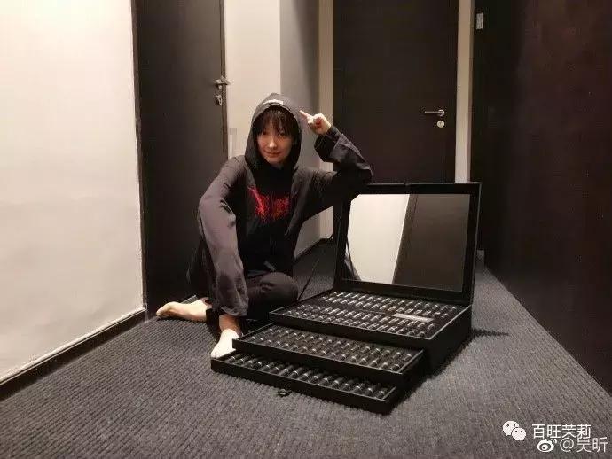 濂虫槑鏄熸檼绱犻,濂虫槑鏄熺礌棰滄秱鍙ｇ孩