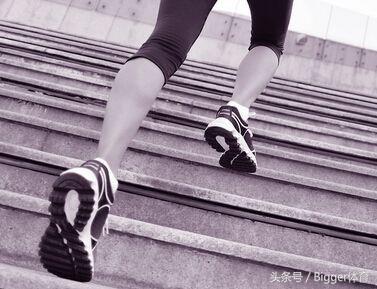 跑步后小腿跟腱与肌肉连接处酸痛,跑步后小腿酸痛怎么快速排解乳酸