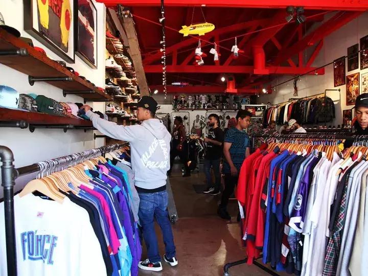 可能你手上的Supreme正是来自美国10几岁排队*党**！