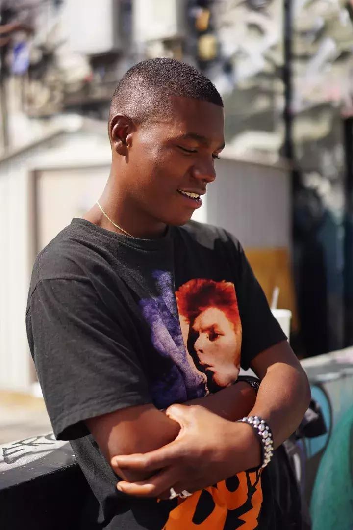 可能你手上的Supreme正是来自美国10几岁排队*党**！