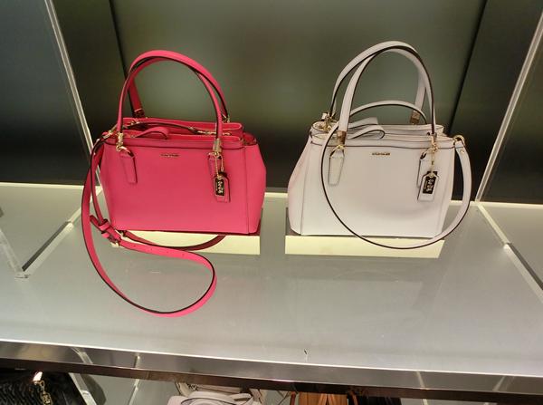 有哪些轻奢女包,值得买的轻奢女包