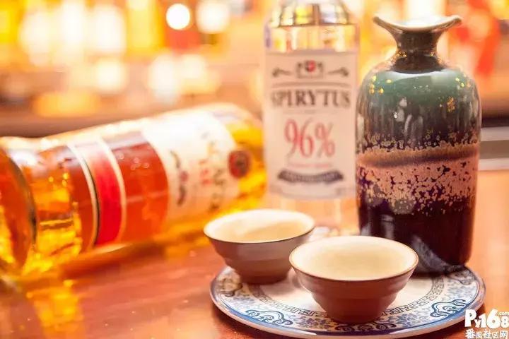 一间bar,一间轻奢型的咖啡馆