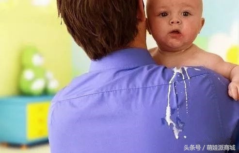 宝宝吐奶溢奶该怎么办,宝宝吐奶溢奶怎么办