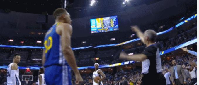 裁判判库里2加1,裁判对库里不公平视频