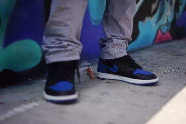 可能你手上的Supreme正是来自美国10几岁排队*党**！