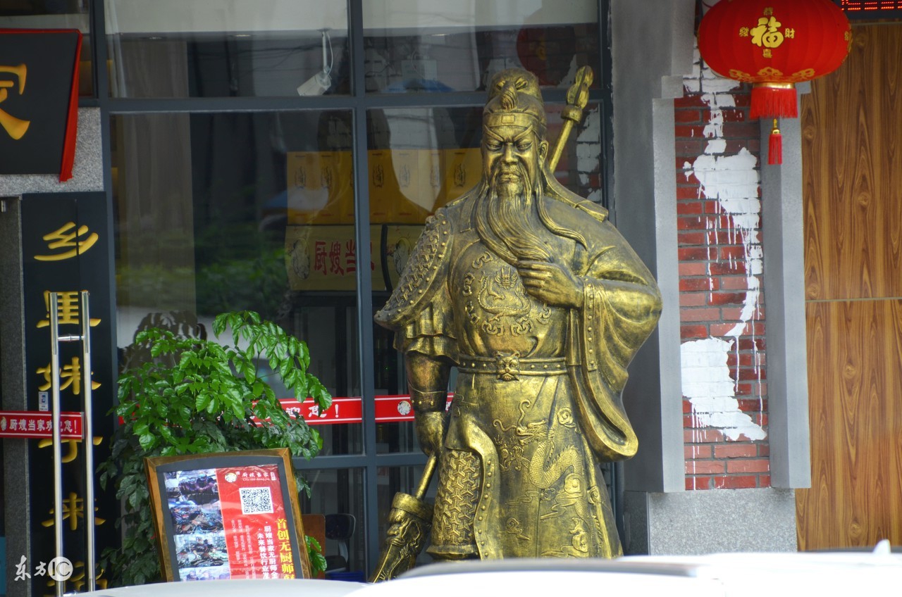 关公能跟金蟾一起摆放吗,风水摆件貔貅金蟾如何摆放