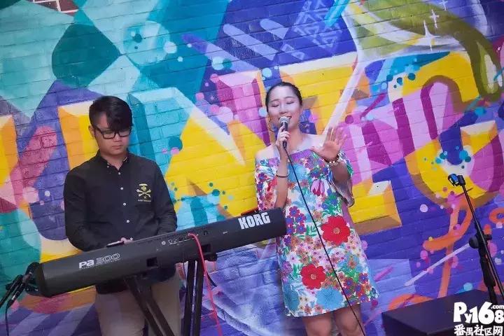 一间bar,一间轻奢型的咖啡馆