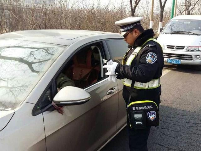 驾驶证12分被扣光了要怎么办,驾驶证扣满12分继续开车出事故