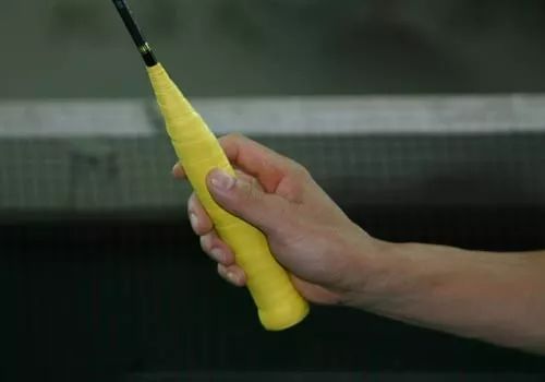 想打好球先把态度端正,想打好羽毛球用什么球拍