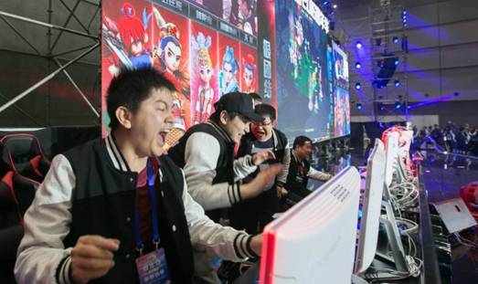 致精武天神参赛玩家：明明可以靠脸吃饭，偏偏要来打联赛