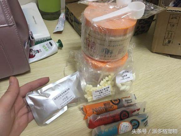 捡到一只小金毛,夫妻俩救助一只濒死的小金毛