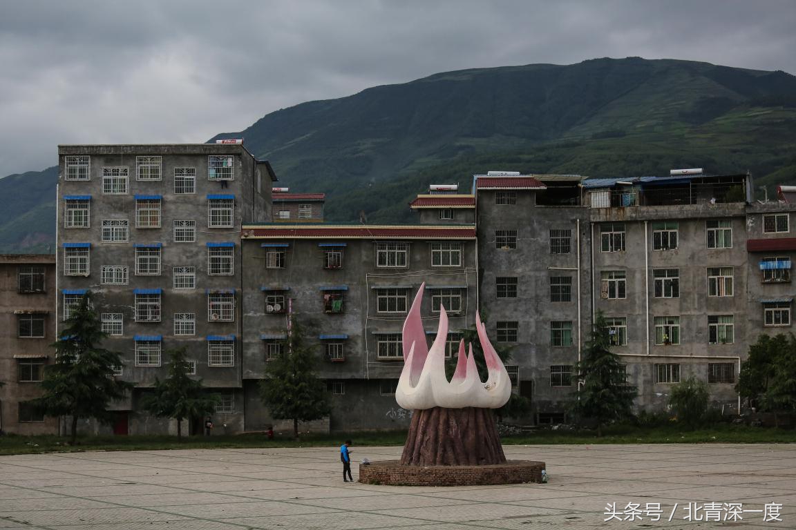 「看见」泥坑里的“鹿晗”和吃土豆的孩子：80张图，读懂中国脱贫