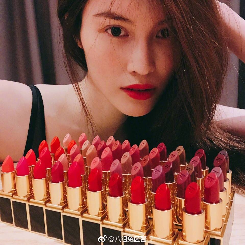 明星们都喜欢香奈儿,为什么明星卖的tf口红便宜