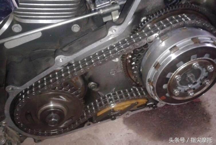 哈雷至尊滑翔摩托车大卸八块，只为换根皮带！
