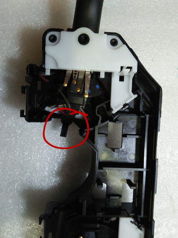 雪特龙世嘉诊断接头在哪里,雪铁龙世嘉大灯维修视频