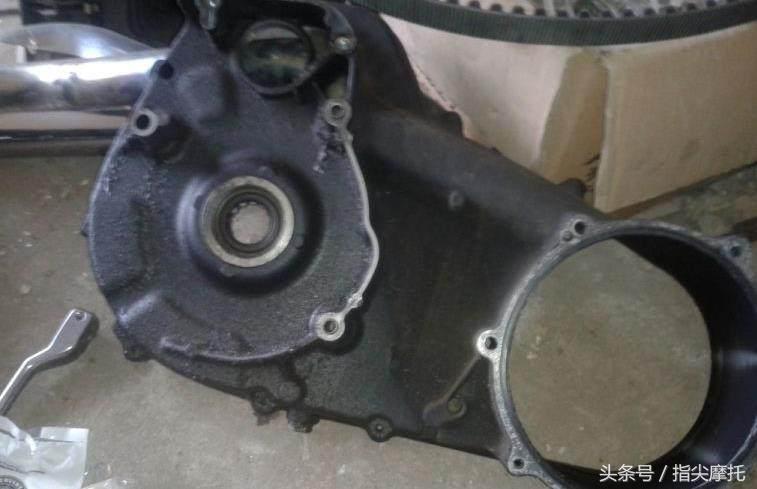 哈雷至尊滑翔摩托车大卸八块，只为换根皮带！