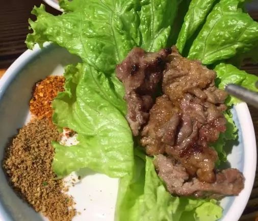 吃烤肉的正确方式攻略,烤肉店烤肉的正确吃法