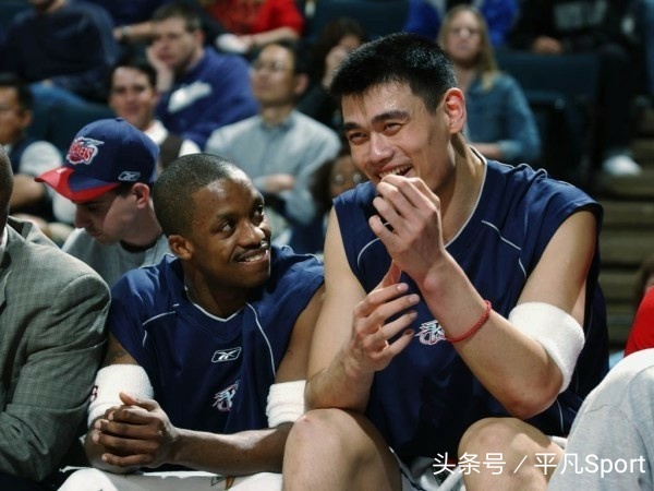 弗朗西斯替姚明出头视频,弗朗西斯帮姚明出头视频