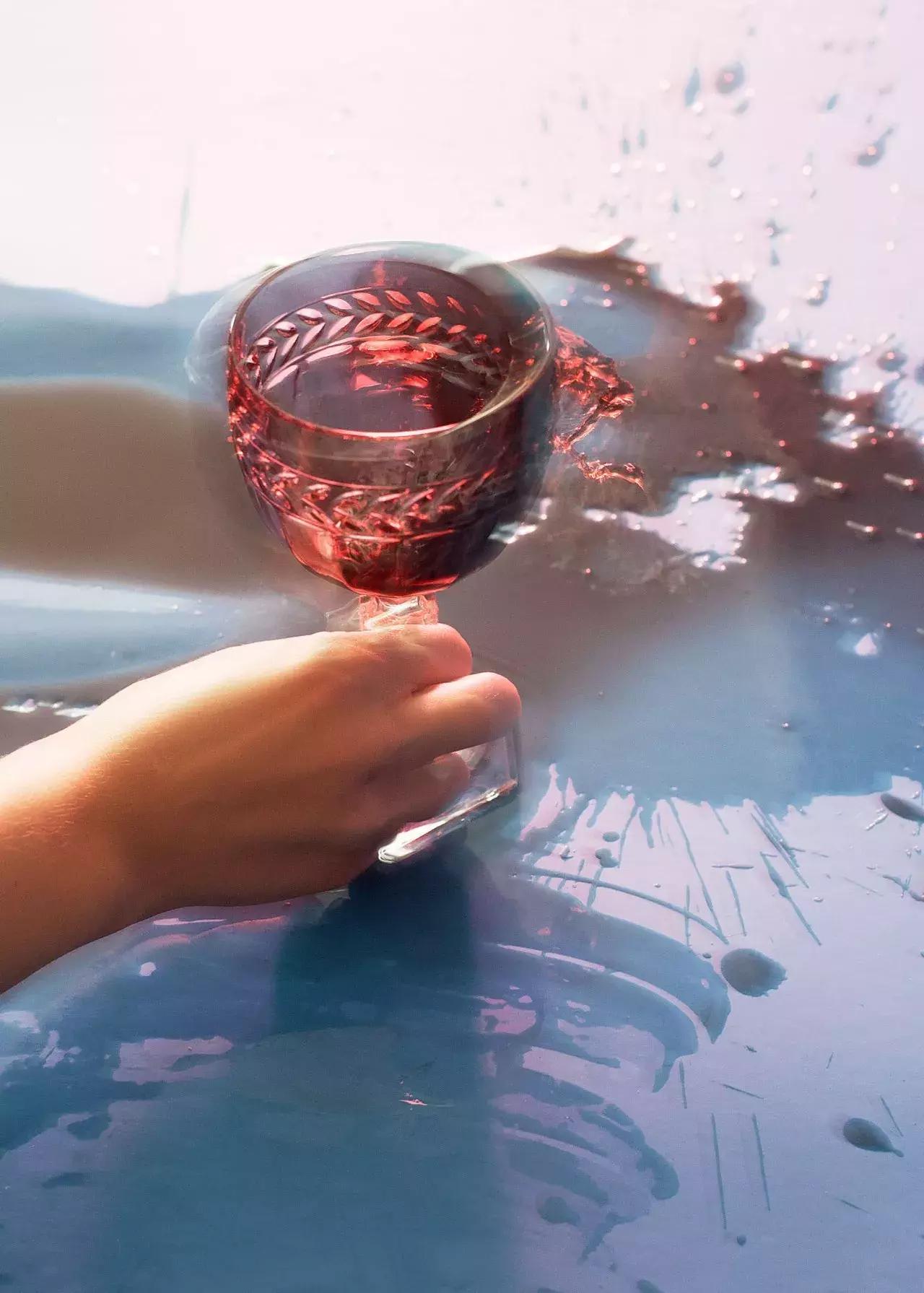 喝葡萄酒多了头疼怎么办,喝葡萄酒头昏眼花