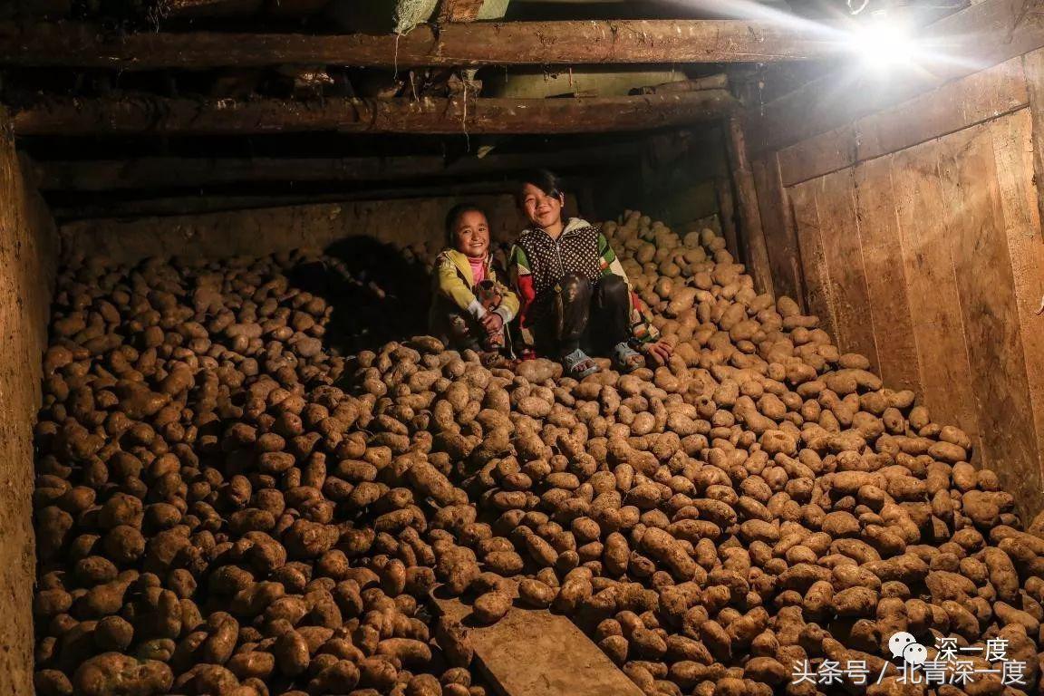 「看见」泥坑里的“鹿晗”和吃土豆的孩子：80张图，读懂中国脱贫