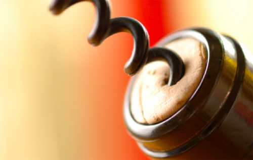 没有开口器如何开红酒的木瓶塞,红酒瓶塞开断了怎么办