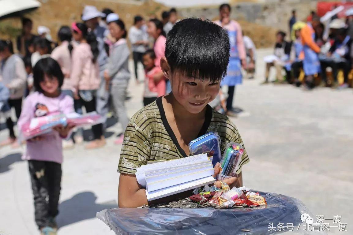 「看见」泥坑里的“鹿晗”和吃土豆的孩子：80张图，读懂中国脱贫