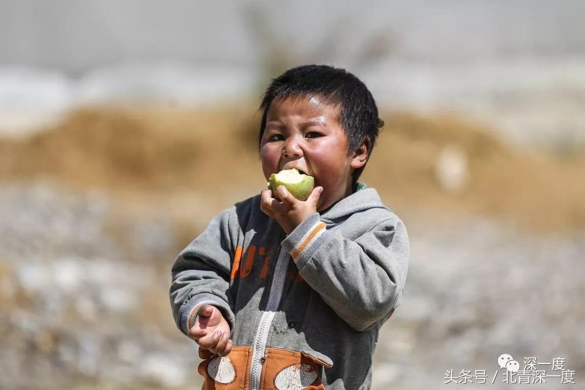 「看见」泥坑里的“鹿晗”和吃土豆的孩子：80张图，读懂中国脱贫