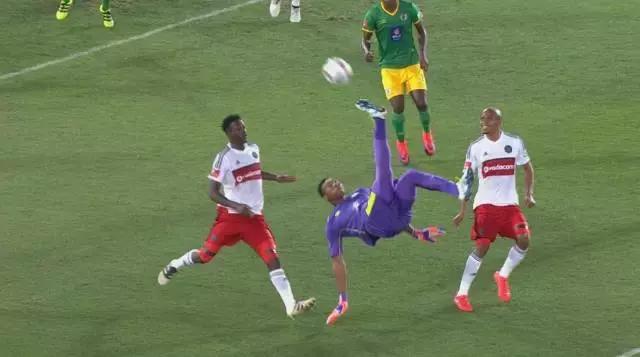 门将的10个经典进球,罕见门将读秒倒钩进球