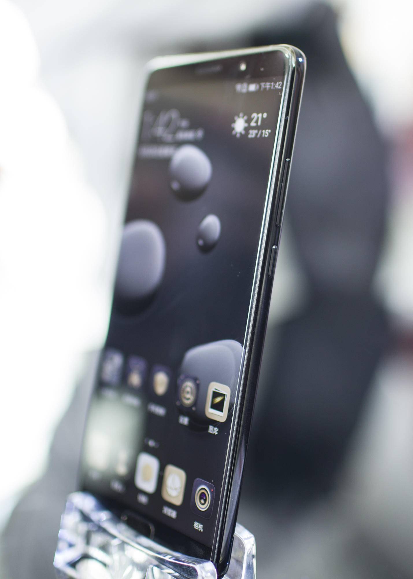 华为mate10哪个颜色最适合,华为mate10亮黑版确实很漂亮