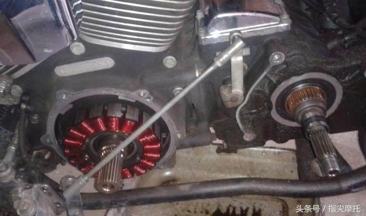 哈雷至尊滑翔摩托车大卸八块，只为换根皮带！