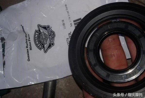 哈雷至尊滑翔摩托车大卸八块，只为换根皮带！