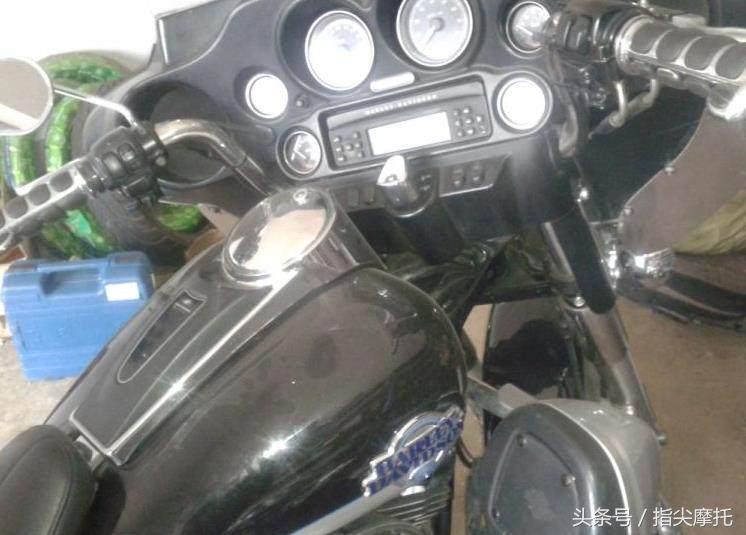 哈雷至尊滑翔摩托车大卸八块，只为换根皮带！