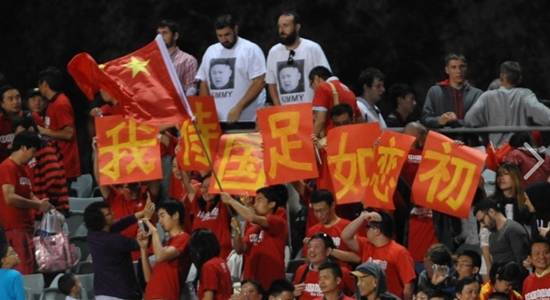 特么别扯道德绑架，难道中国人不支持中国队？