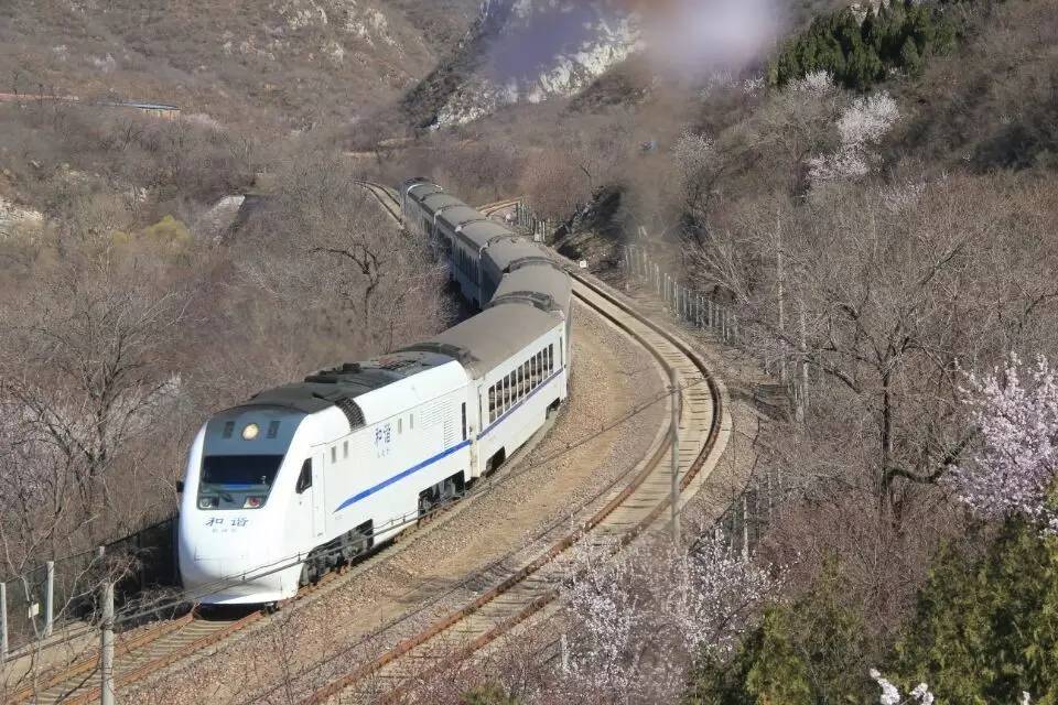 开往春天的列车图片唯美,开往春天的列车看图作文