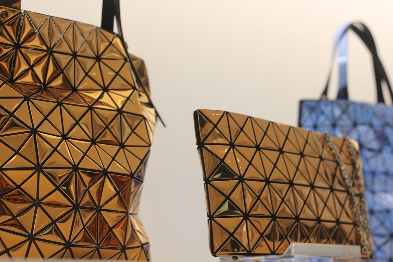 三宅一生西装搭配牛仔裤,逛三宅一生专柜