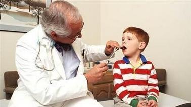 夫妻带孩子回家祭祖，回来发现孩子竟然中邪了，但医生却这样说