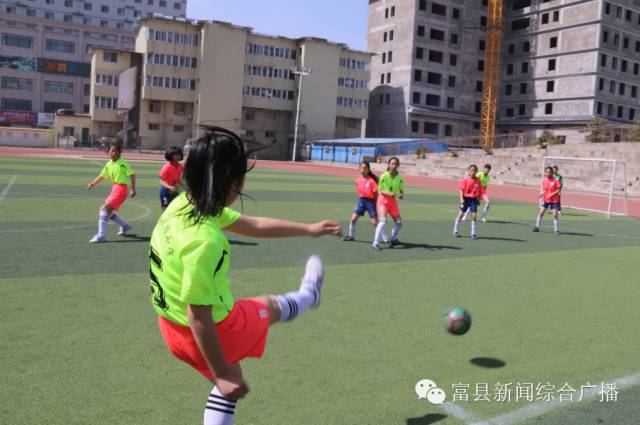 阳光校园快乐足球,阳光足球快乐体育视频