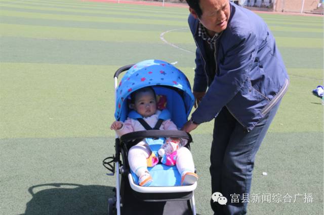 阳光校园快乐足球,阳光足球快乐体育视频