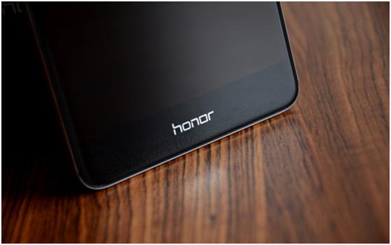 流滑得让你爱不释手荣耀V8全面评测