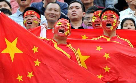 特么别扯道德绑架，难道中国人不支持中国队？