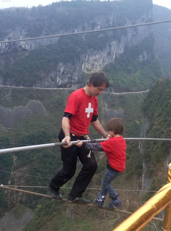 太阳的后裔宋仲基短发照片,太阳的后裔戴墨镜的宋仲基