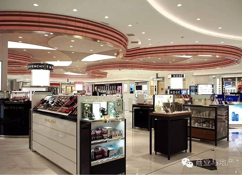 海外爆买族正激活日本，东京银座为此开出了最大商业体和最大免税店。。。